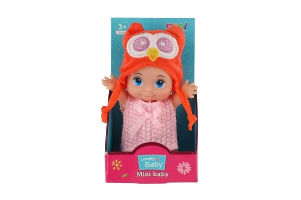 Poupée/bébé avec bonnet, plastique corps rigide 15cm, 4 types dans boîte 9x16x6cm