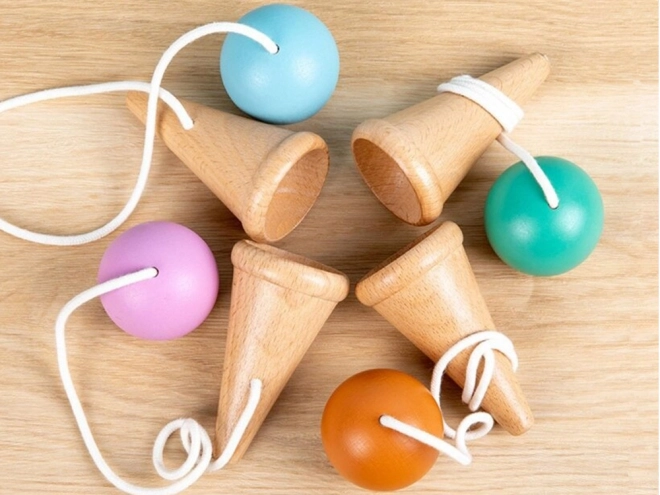 Jeu d'adresse en bois attrape-boules