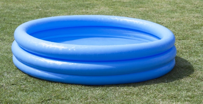 Piscine gonflable 147x33cm en boîte 24m+