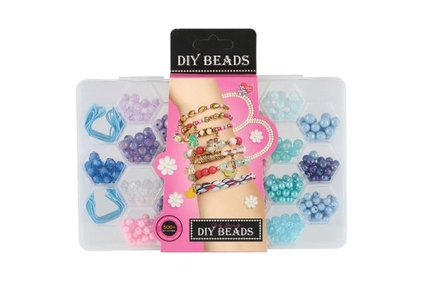 Perles en plastique colorées avec ficelle dans une boîte en plastique 20x16,5cm