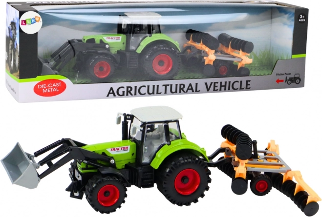 Tracteur avec déchaumeur à disques et chargeur frontal vert