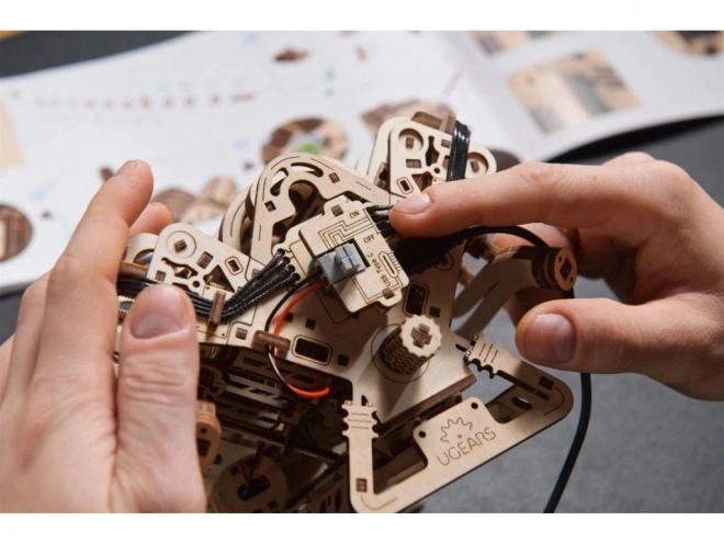 Ugears 3D puzzle en bois moteur V8