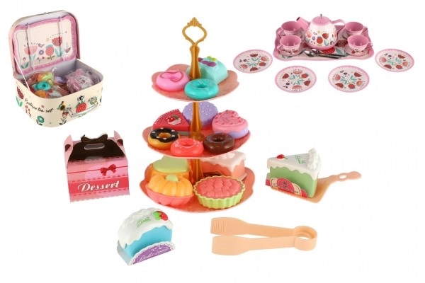 Set de vaisselle pour enfants dans une valise