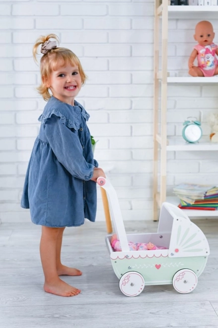 Poussette en bois pour poupées