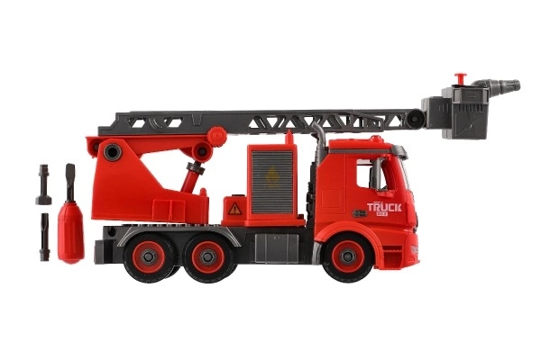 Camion de pompiers avec pulvérisateur d'eau et son