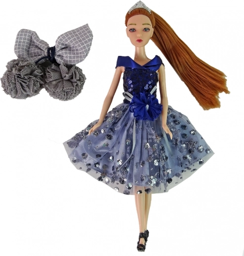 Look scintillant et tiare pour un style royal