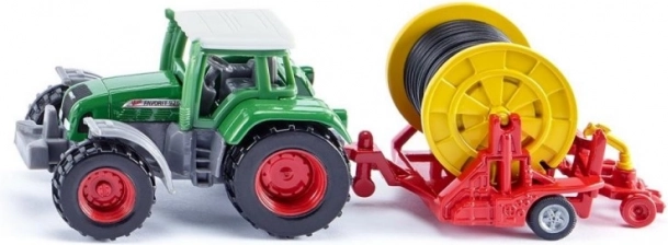 Tracteur avec pulvérisateur