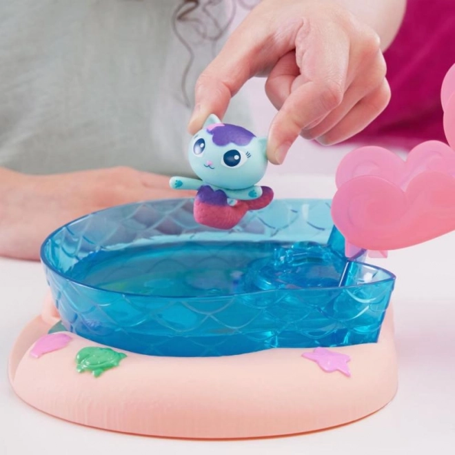 Maison de poupée Gabby: Amusement à la piscine