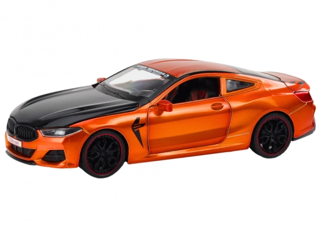 Modèle sportif en métal avec moteur à friction et éléments ouvrants 1:24 orange