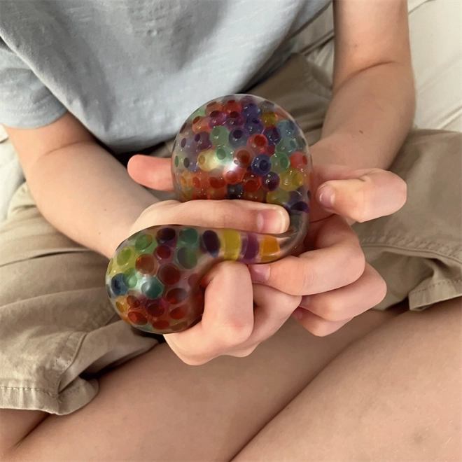 Balle anti-stress à pétrir avec billes Schylling