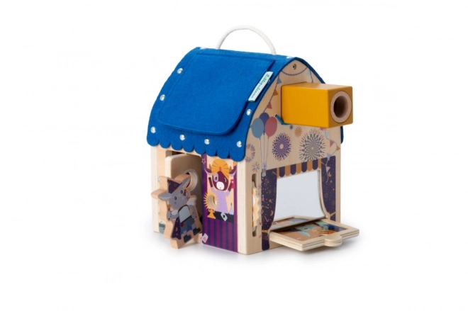 Lilliputiens - maison en bois pleine d'illusions d'optique