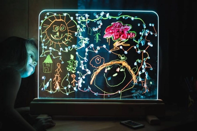 16 couleurs, 4 modes et réglage de la luminosité
