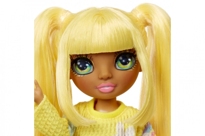 Rainbow High Junior Fashion poupée en pyjama - Sunny Madison
