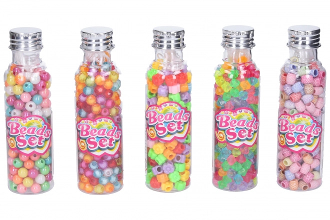 Perles colorées dans une bouteille
