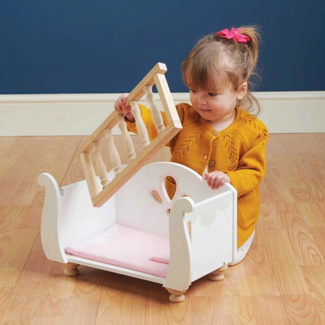 Lit en bois pour poupées Le Toy Van