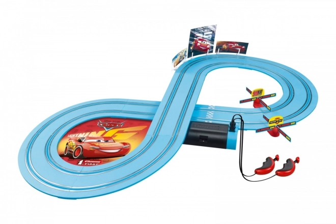Circuit Carrera First avec voitures du film Cars