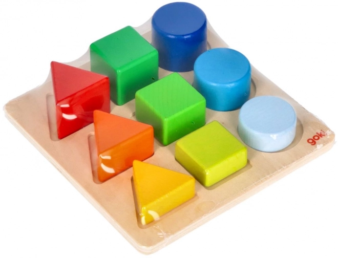 Jouet éducatif en bois Goki pour le tri des formes et des couleurs