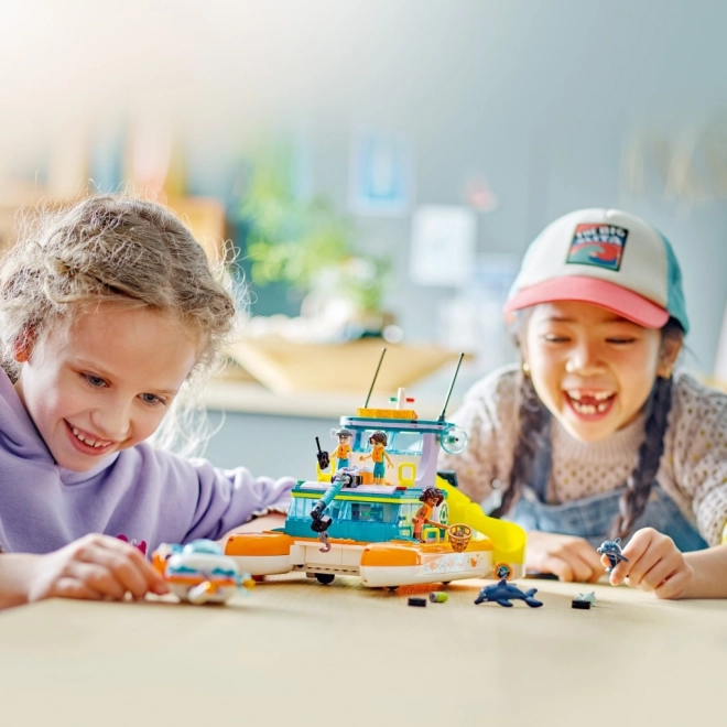 LEGO Friends bateau de sauvetage en mer
