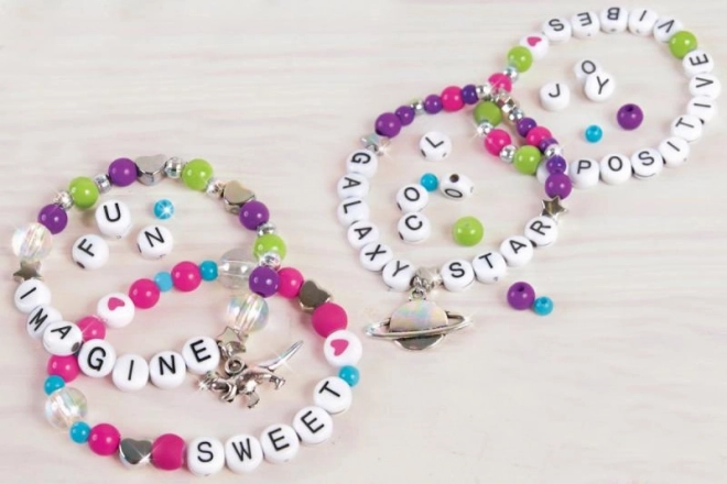 Bracelets à lettres