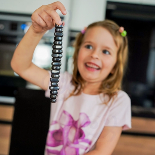 Cailloux magnétiques qui restent ensemble