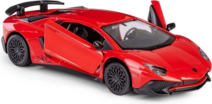 Portes ouvrantes et intérieur détaillé