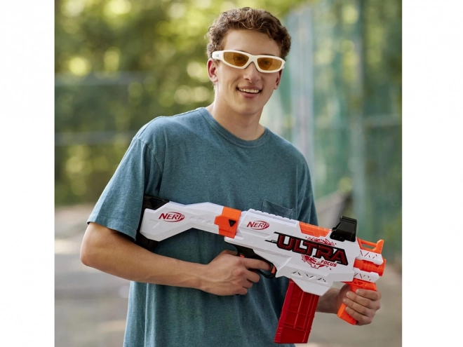 Grande arme automatique Nerf Ultra Focus avec munitions