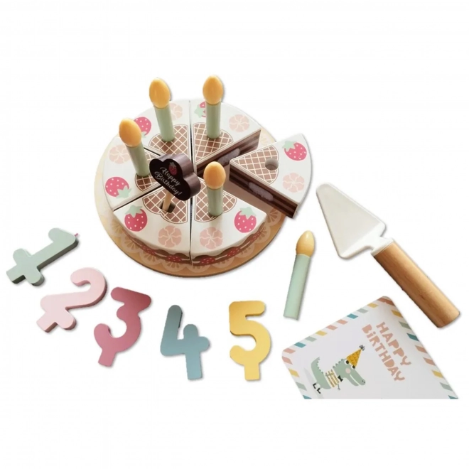 Gâteau d'anniversaire en bois avec des bougies