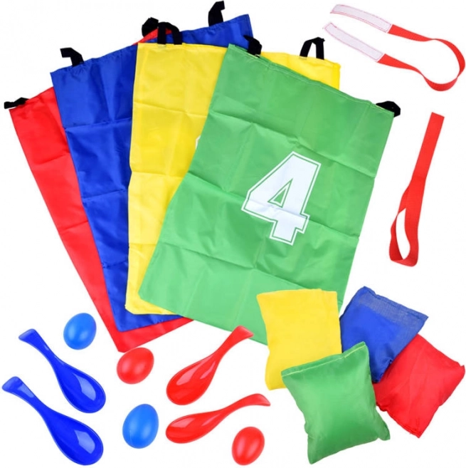 Fête pour enfants sacs à sauter et cuillères avec œufs