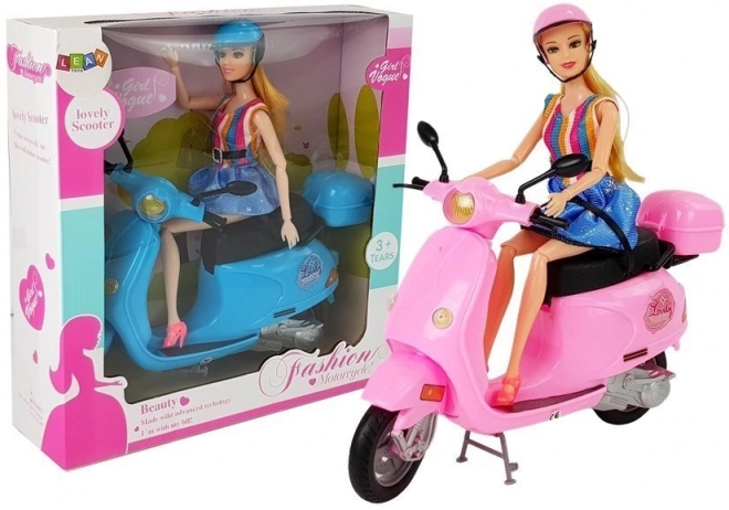 Poupée sur scooter rose avec casque, cheveux longs