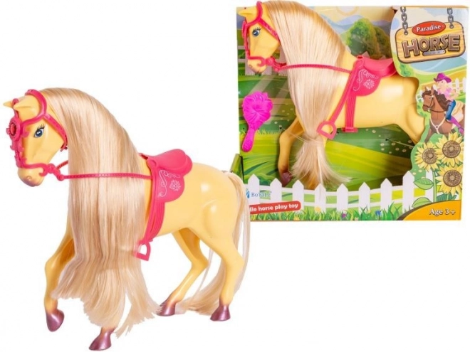 Cheval avec une longue crinière