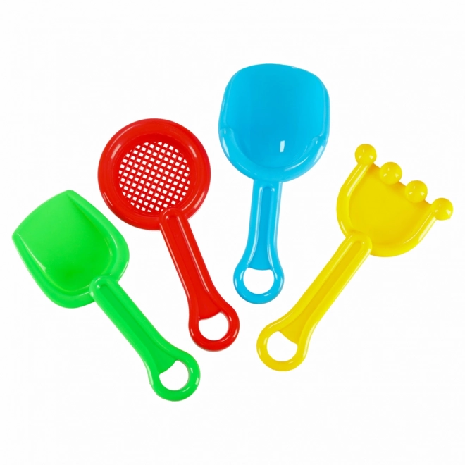 Lit d'enfant avec des jouets pour le sable et un pistolet à eau