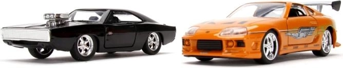 Carrosserie métallique, pneus en caoutchouc