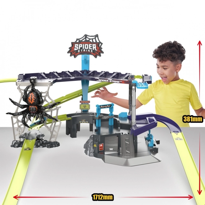 Circuit de voitures attaqué par l'araignée