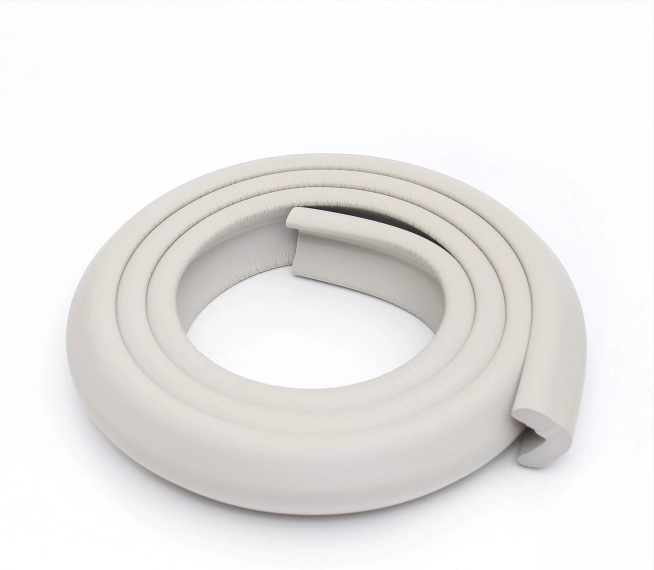 Bande de mousse protectrice souple, blanc cassé