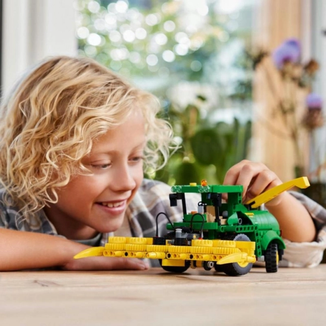 LEGO® Technic 42168 Récolteuse de Fourrage John Deere 9700
