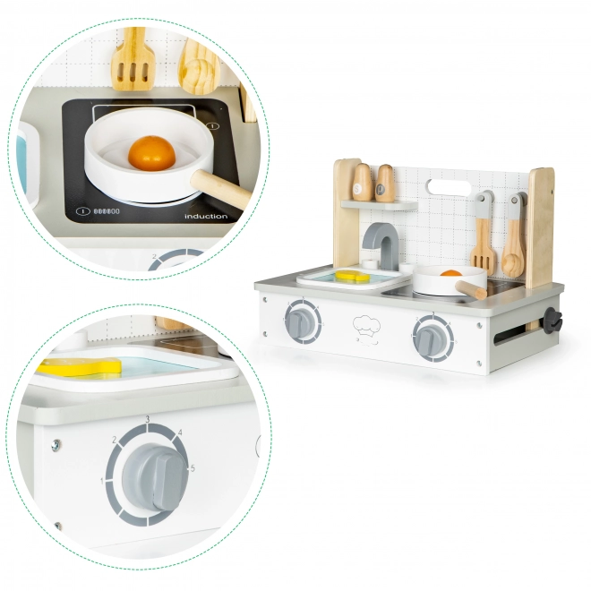 Cuisinette en bois avec accessoires