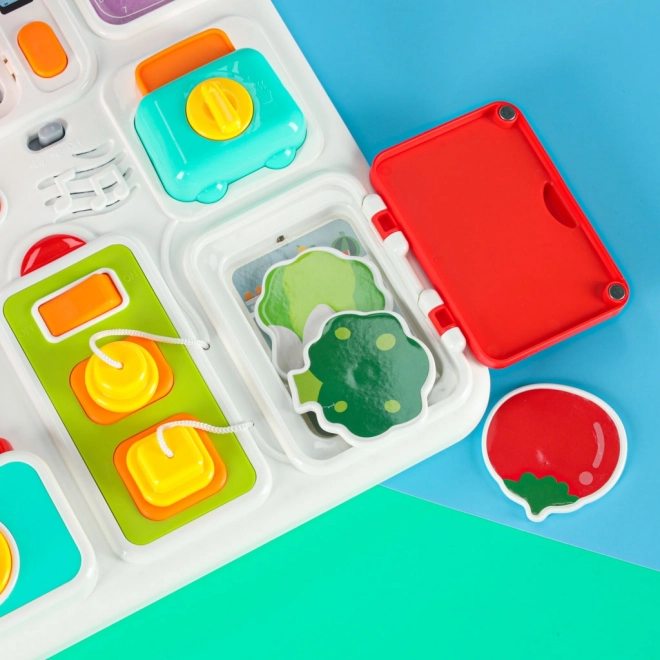 Tableau Montessori avec éléments de cuisine et apprentissage de l'heure