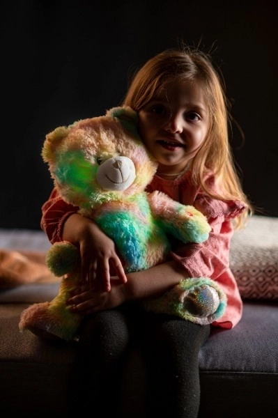 Peluche arc-en-ciel ours rêveur 40cm à piles avec lumière et son en sac