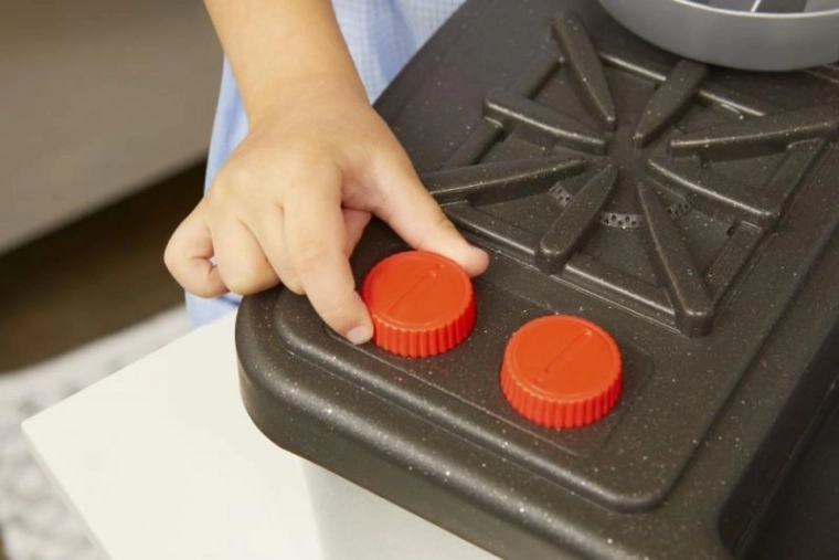 Cuisine réaliste avec boutons rotatifs
