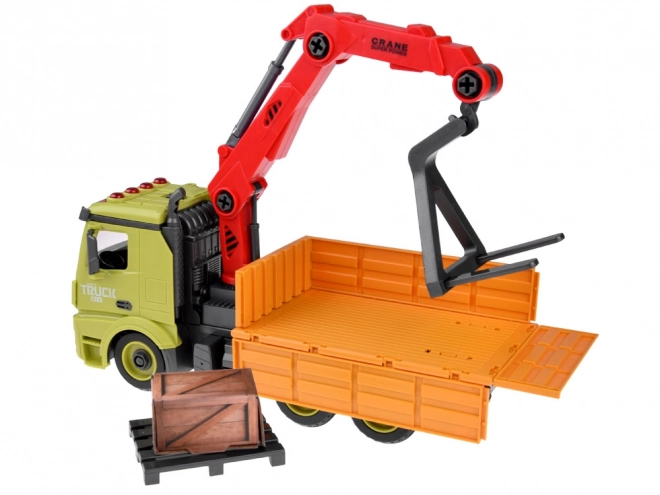 Camion de construction avec grue et benne basculante