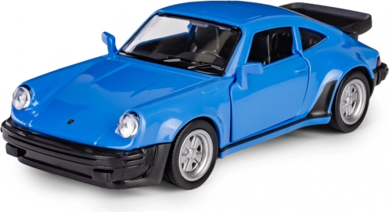 Portes ouvrantes et intérieur détaillé