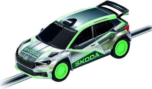 Voiture de course ŠKODA Fabia RS Rally2 pour circuit CARRERA GO!!! 1:43