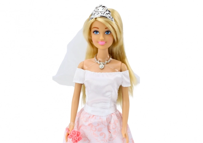 Poupée de mariage avec bouquet
