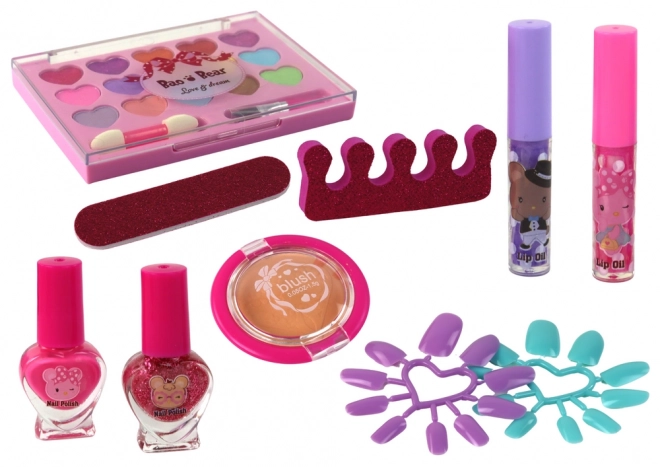 Ensemble cosmétique pour enfants dans une valise rose
