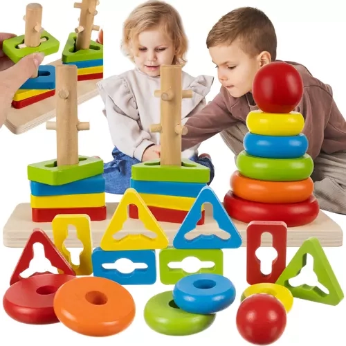 T-shirt coloré en bois avec formes