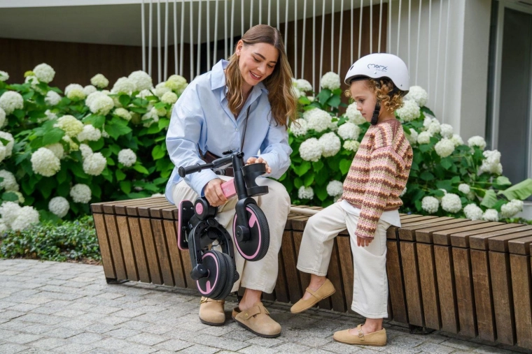 Cadre et guidon pliables par simple pression