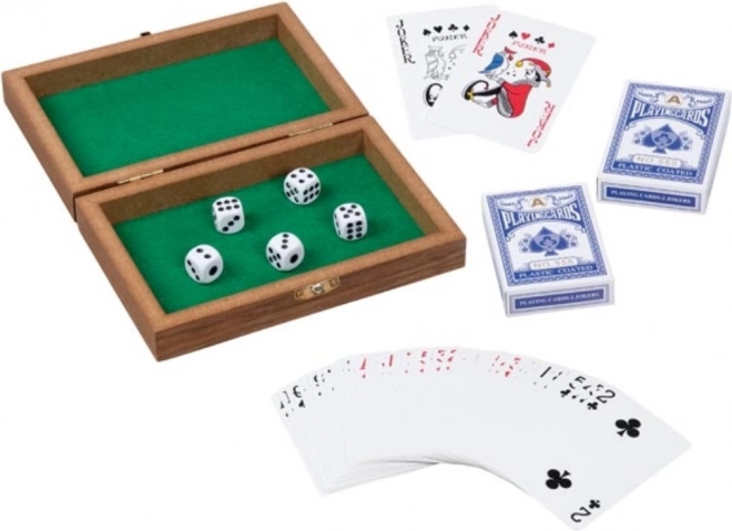 Cartes à jouer et dés dans une boîte en bois