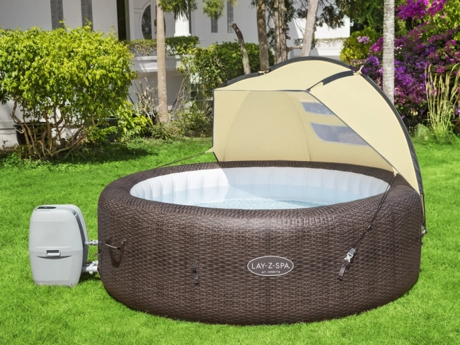 Abri pour SPA contre le vent et le soleil