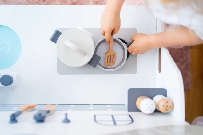 Cuisine en bois avec accessoires Maison