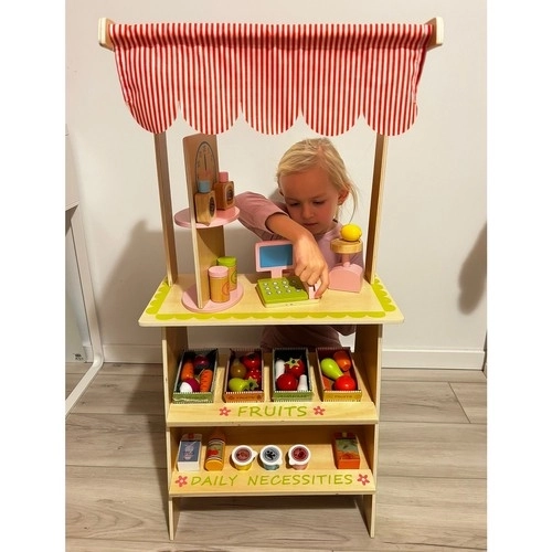 Stand en bois avec accessoires pour enfants